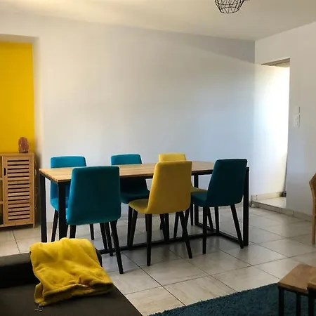 Maison De Famille Avec *